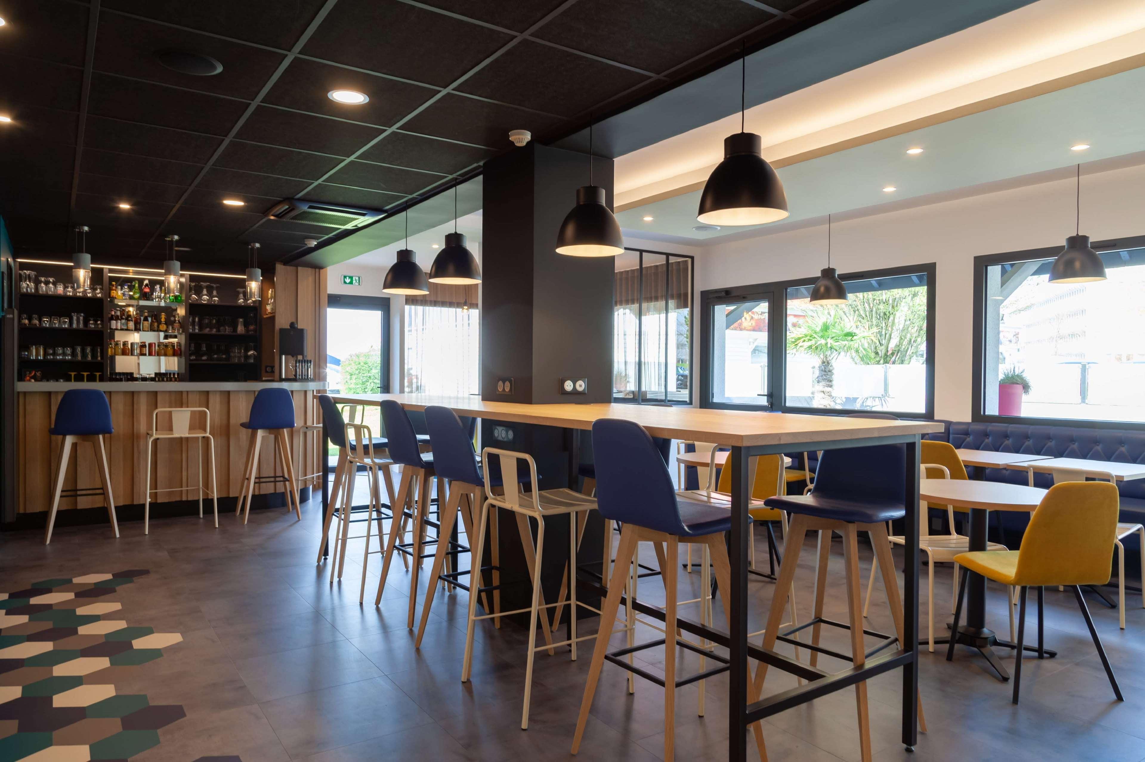 Kyriad Niort-Espace Mendesfrance Екстериор снимка