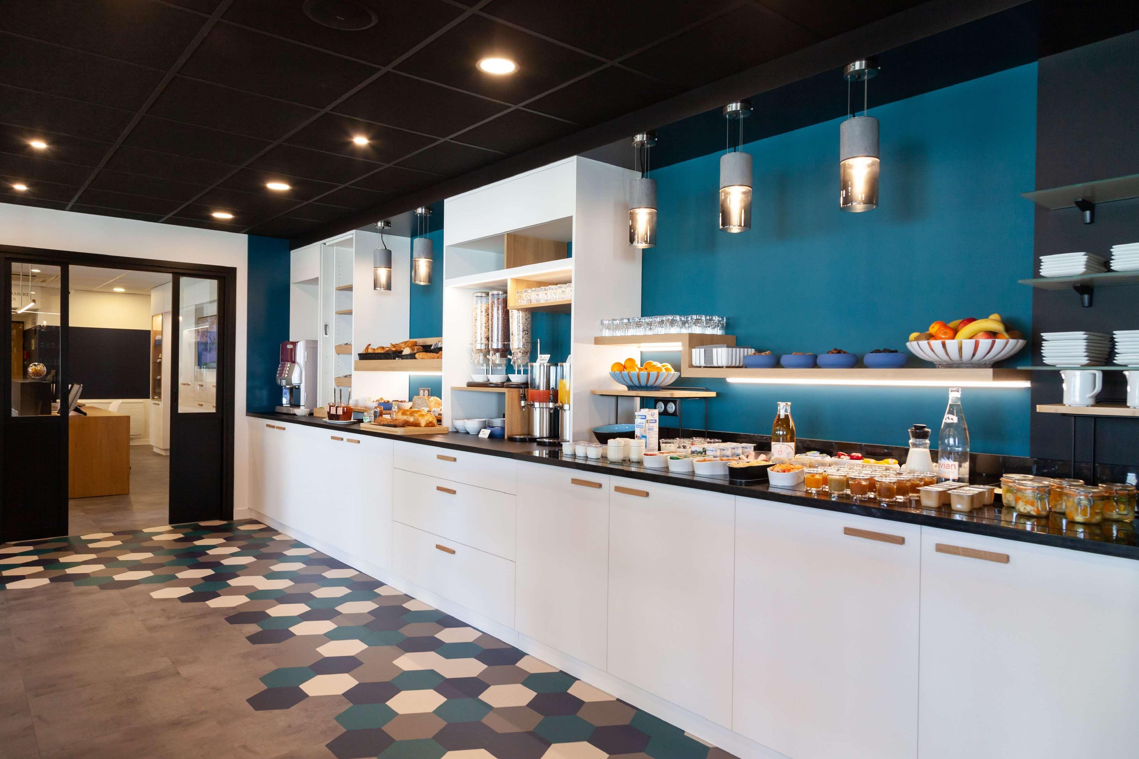 Kyriad Niort-Espace Mendesfrance Екстериор снимка