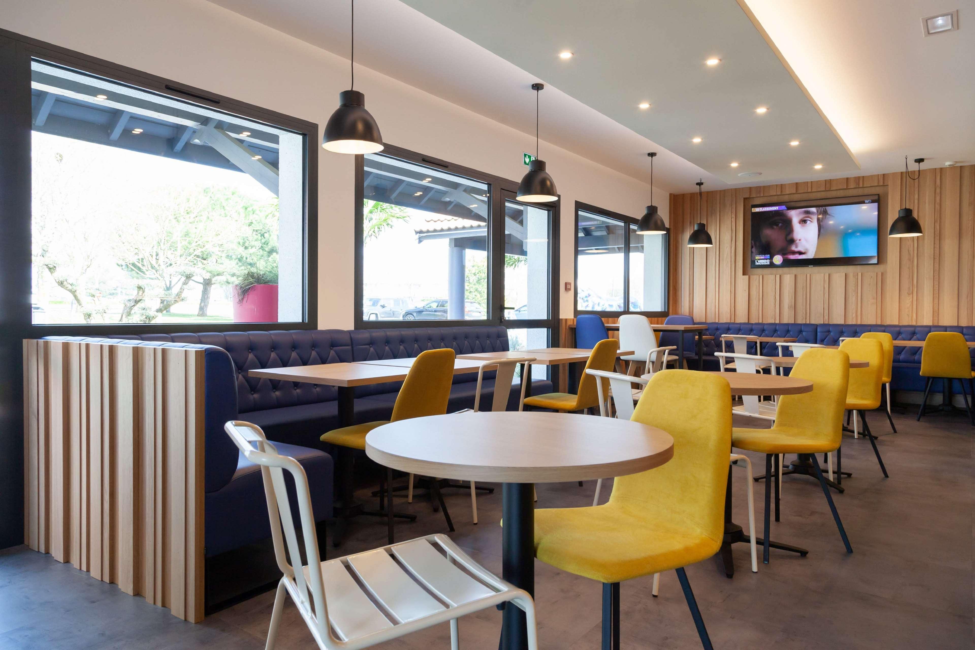 Kyriad Niort-Espace Mendesfrance Екстериор снимка