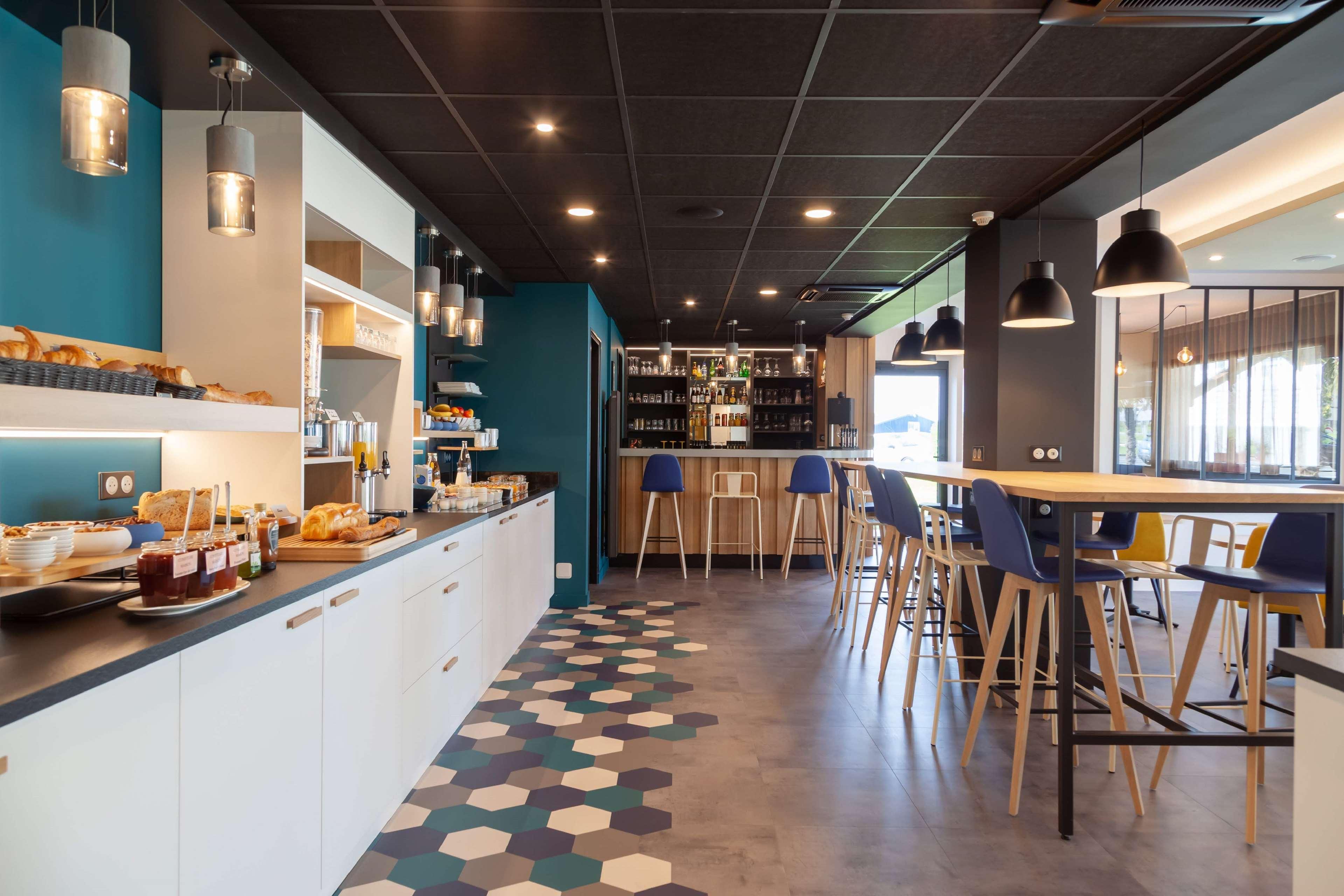 Kyriad Niort-Espace Mendesfrance Екстериор снимка