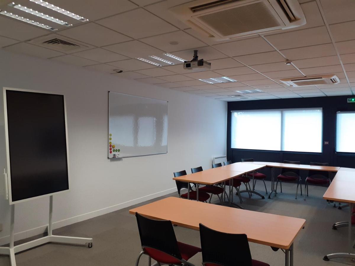 Kyriad Niort-Espace Mendesfrance Екстериор снимка